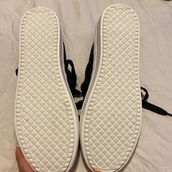 COPY - Steve Madden Lancer Tennis Shoe 8.5 - Picture 3 of 4